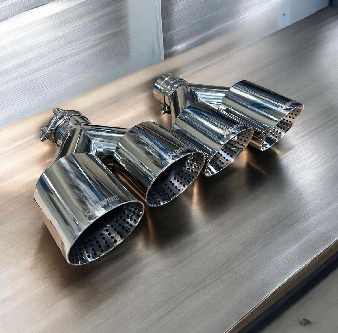 AKRAPOVİÇ İTHAL114MM İÇİ DELİKLİ INOX ÇİFTLİ SET