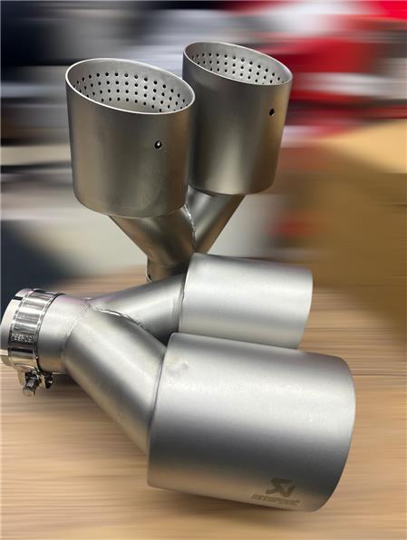 AKRAPOVİÇ 90 MM  İÇİ DELİKLİ İTHAL GRİ ÇİFTLİ EGZOZ UCU SETİ